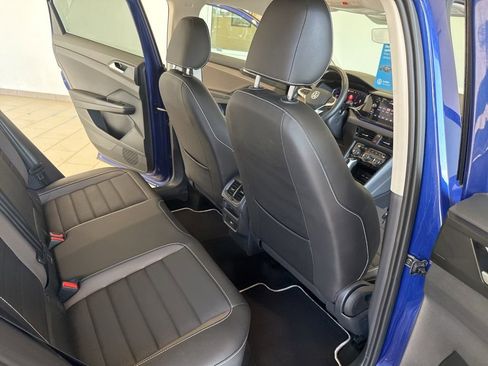 Used 2023 Volkswagen Taos SEL image 16