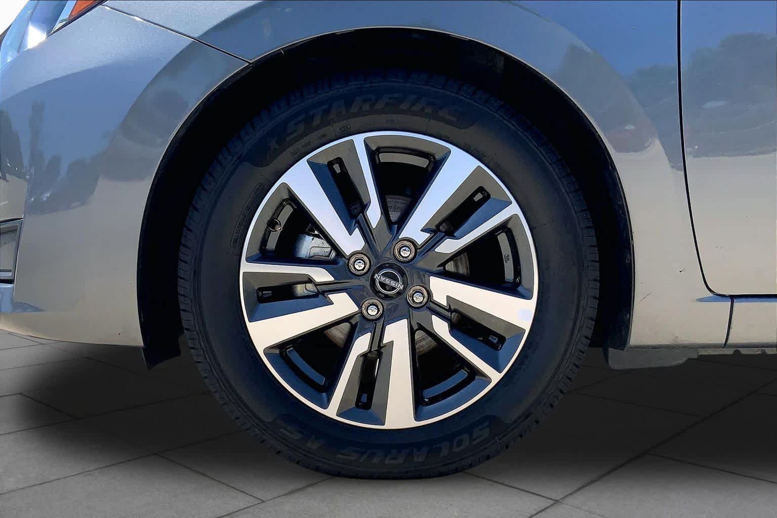 Used 2024 Nissan Versa SV FWD image 11