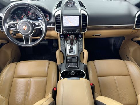 Certified 2018 Porsche Cayenne Platinum Edition image 17
