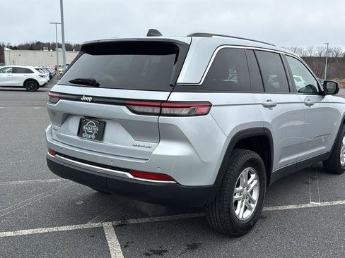 Used 2022 Jeep Grand Cherokee Laredo w/ Luxury Tech Group I image 6