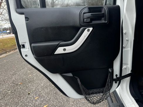 Used 2012 Jeep Wrangler Unlimited Sport image 10