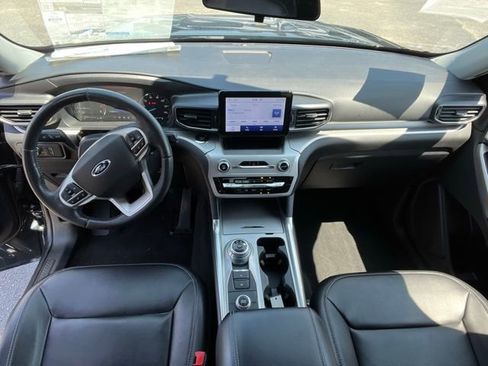Used 2022 Ford Explorer XLT w/ Equipment Group 202A AWD/4WD image 7