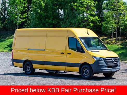 Used 2021 Mercedes-Benz Sprinter 2500 image 11