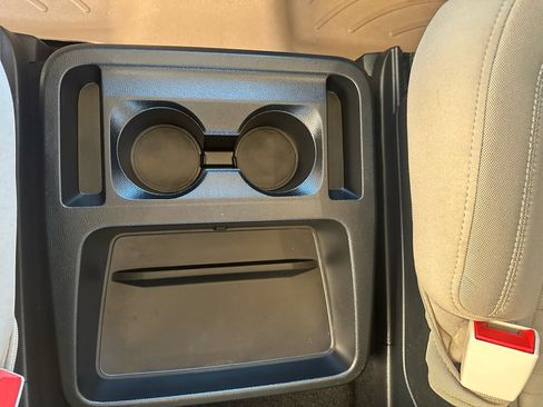 Used 2020 Ford Explorer XLT image 24