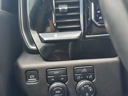 Used 2024 Chevrolet Silverado 1500 LT AWD/4WD image 31