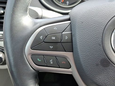 Used 2019 Jeep Cherokee Limited w/ Technology Group image 23