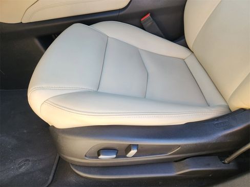 Used 2019 Cadillac XT5 FWD image 23