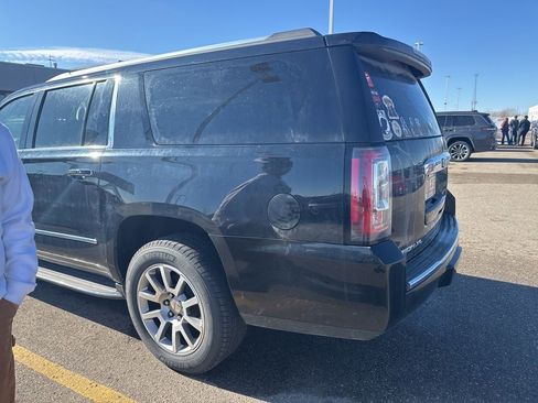Used 2019 GMC Yukon XL Denali image 5