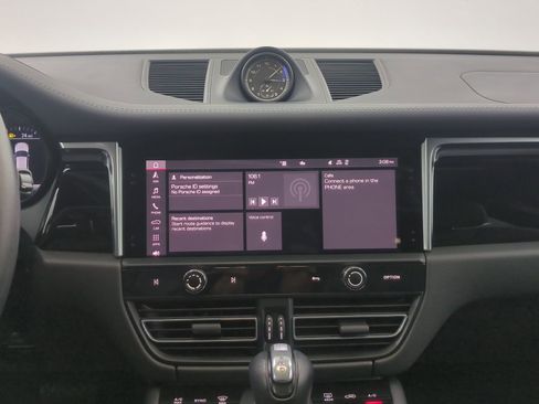 Certified 2022 Porsche Macan AWD/4WD image 16