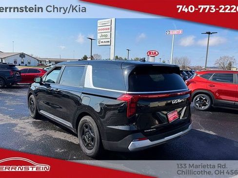 Used 2025 Kia Carnival FWD image 5
