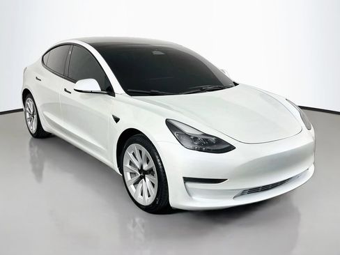 Used 2023 Tesla Model 3 Standard Range RWD image 3