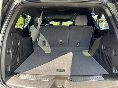 Used 2021 Chevrolet Suburban Premier w/ Premium Package AWD/4WD image 28