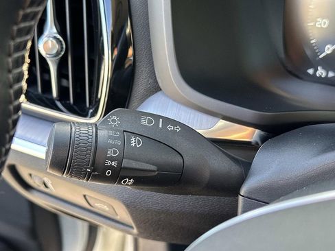 Used 2020 Volvo S60 T6 Momentum image 19