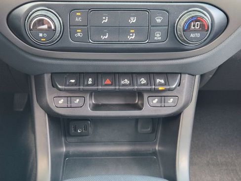 Used 2020 Chevrolet Colorado Z71 AWD/4WD image 14