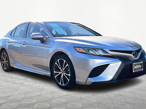 Used 2019 Toyota Camry L image 7
