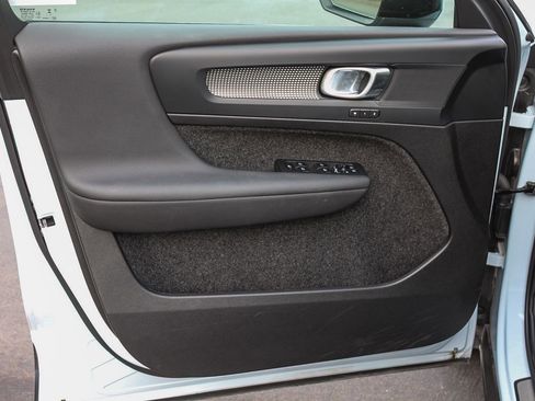 Used 2025 Volvo XC40 B5 Plus AWD/4WD image 21