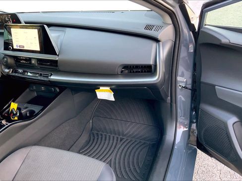 Used 2025 Toyota Prius LE FWD image 18