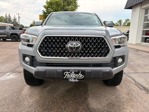 Used 2018 Toyota Tacoma TRD Off-Road w/ Technology Package AWD/4WD image 3