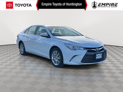 Used 2015 Toyota Camry LE image 1