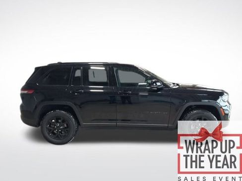 Used 2024 Jeep Grand Cherokee Altitude image 28