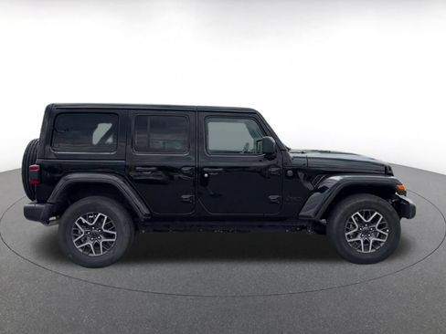 Used 2025 Jeep Wrangler Unlimited Sahara AWD/4WD image 16