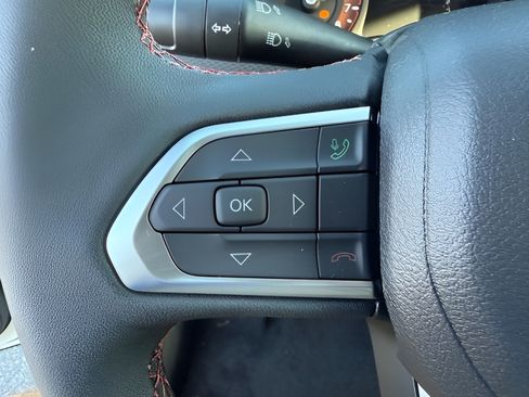 Used 2026 Jeep Compass Trailhawk AWD/4WD image 16