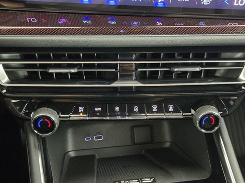 New 2026 Chevrolet Traverse Z71 w/ Driver Confidence Package AWD/4WD image 20
