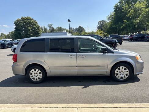 Used 2014 Dodge Grand Caravan SE w/ Quick Order Package 29E SE FWD image 6