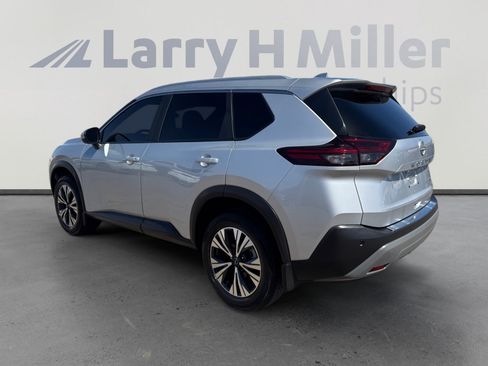 Used 2023 Nissan Rogue SV w/ SV Premium B Package FWD image 3