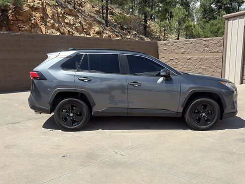 Used 2019 Toyota RAV4 XLE AWD/4WD image 10