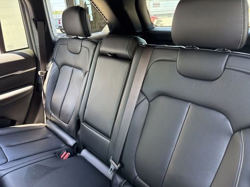 Used 2026 Jeep Grand Cherokee Limited w/ Limited Altitude Package AWD/4WD image 15