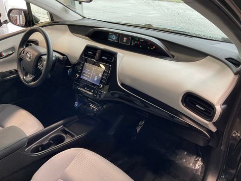 Used 2022 Toyota Prius LE FWD image 16