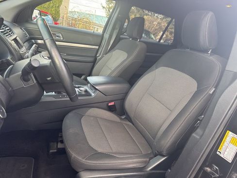 Used 2018 Ford Explorer XLT image 17