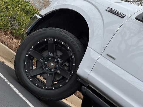 Used 2017 Ford F150 XLT w/ Trailer Tow Package image 9