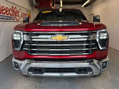 Used 2026 Chevrolet Silverado 2500 LTZ w/ LTZ Convenience Package AWD/4WD image 3