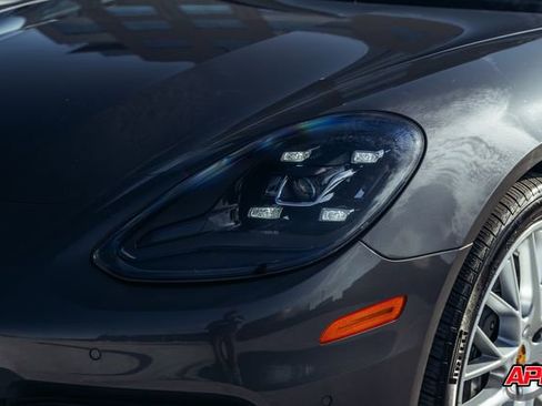 Used 2018 Porsche Panamera 4S image 46