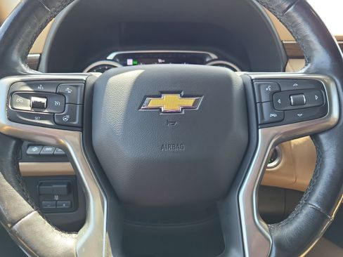 Used 2021 Chevrolet Suburban Premier image 18