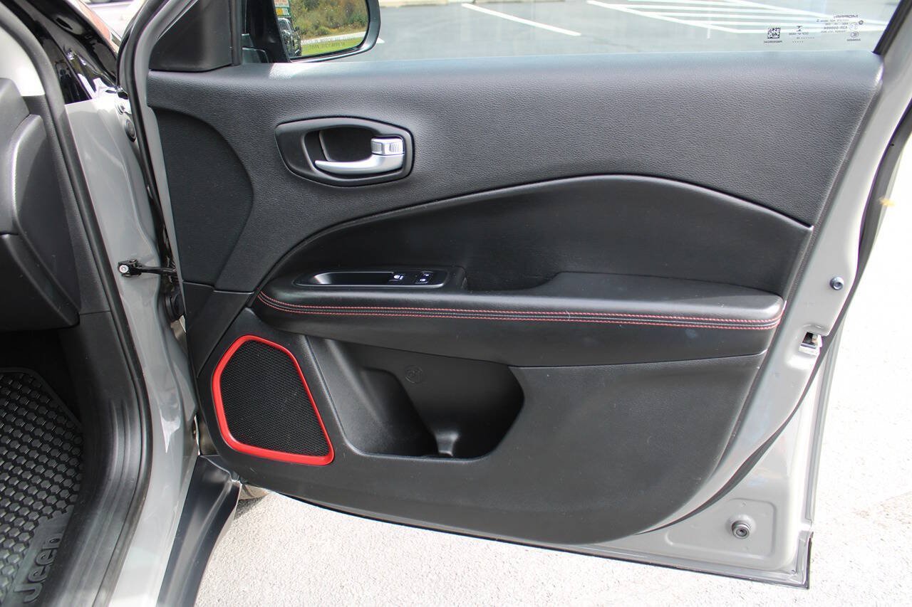 Used 2019 Jeep Compass Trailhawk w/ Leather Interior Group AWD/4WD image 42