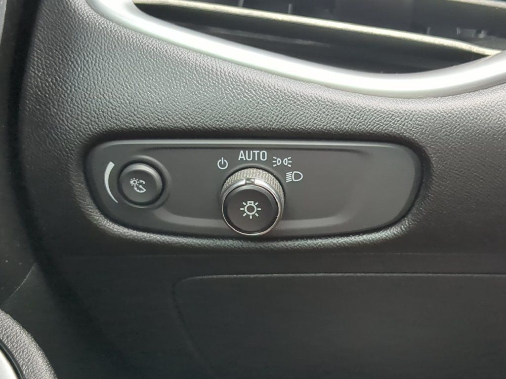 Used 2018 Chevrolet Malibu LS FWD image 22