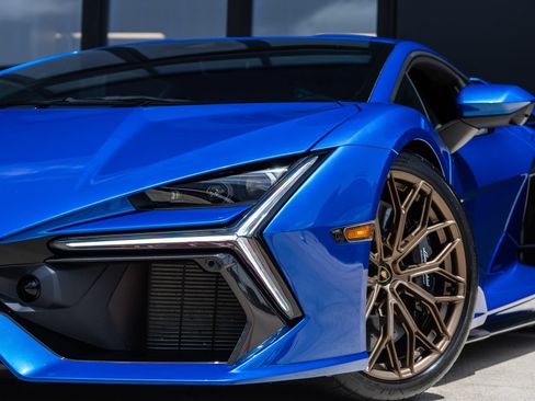 Used 2025 Lamborghini Revuelto AWD/4WD image 22