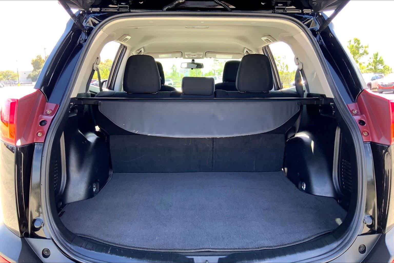 Used 2015 Toyota RAV4 LE FWD image 34