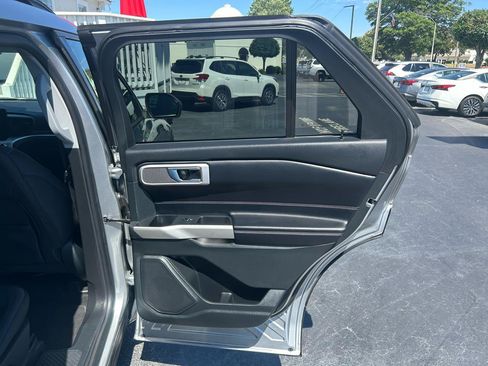 Used 2021 Ford Explorer XLT RWD image 25