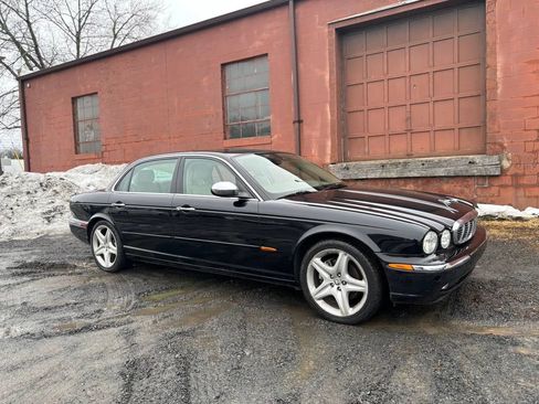 Used 2005 Jaguar XJ8 L image 3