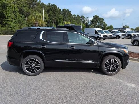 Used 2019 GMC Acadia Denali w/ Technology Package FWD image 3