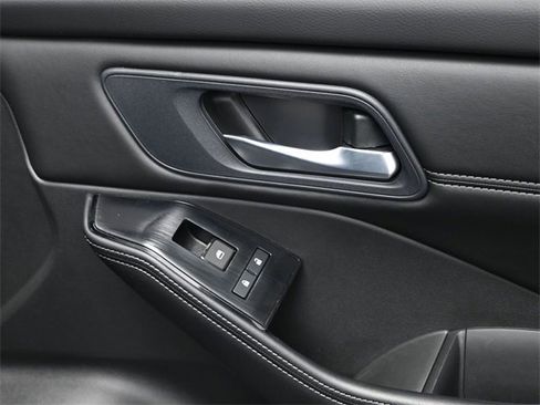 Used 2024 Nissan Rogue SV w/ SV Premium Package image 36