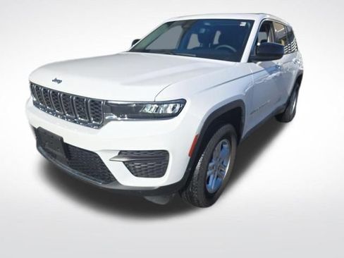 Used 2023 Jeep Grand Cherokee Laredo w/ Luxury Tech Group I image 3