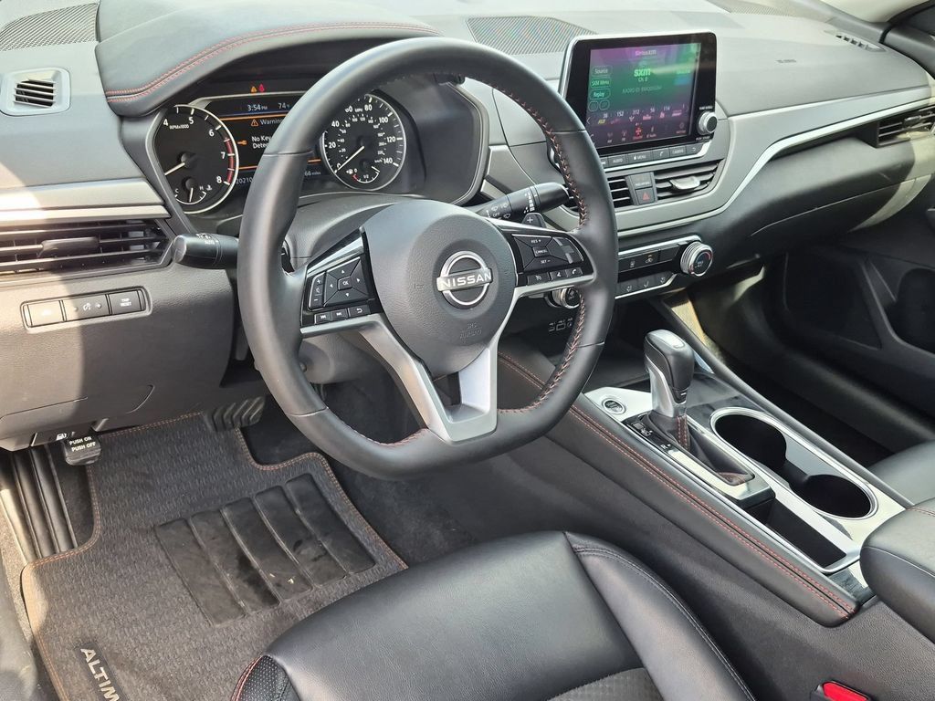 Used 2025 Nissan Altima 2.5 SR FWD image 15