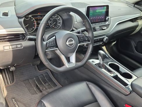 Used 2025 Nissan Altima 2.5 SR FWD image 15