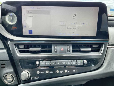 Used 2023 Lexus ES 300h w/ Luxury Package FWD image 17