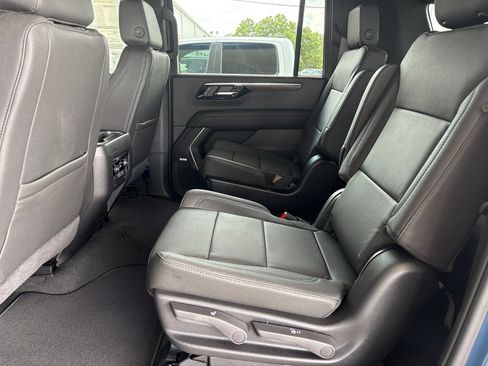 New 2026 Chevrolet Suburban LT w/ Comfort Package AWD/4WD image 17